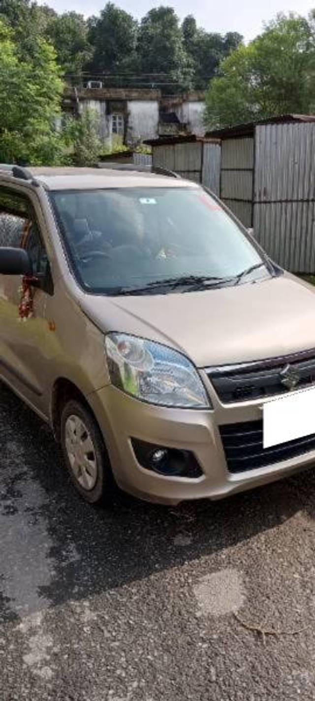 https://images10.gaadi.com/usedcar_image/4613012/original/processed_cecb2b74-ac39-4924-99aa-8dcc58de4faf.jpg?imwidth=6400