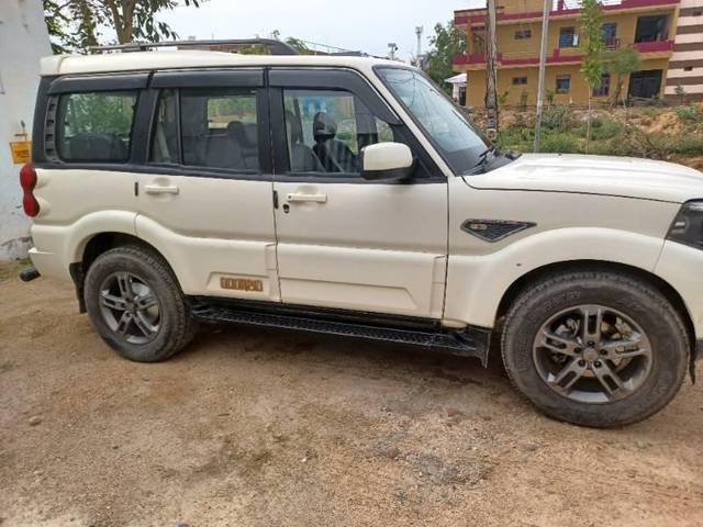 https://images10.gaadi.com/usedcar_image/4613059/original/processed_676fd997-de08-458b-963a-41435eb34e3a.jpg?imwidth=6401