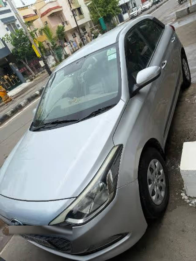https://images10.gaadi.com/usedcar_image/4613067/original/d9ed7b2e-ddcf-43ed-88c2-35136f231b55.png?imwidth=6400