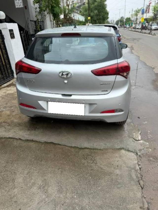 https://images10.gaadi.com/usedcar_image/4613067/original/processed_b7d9ae1e-9d9a-4f76-87f8-9fbe73f11776.jpg?imwidth=6402