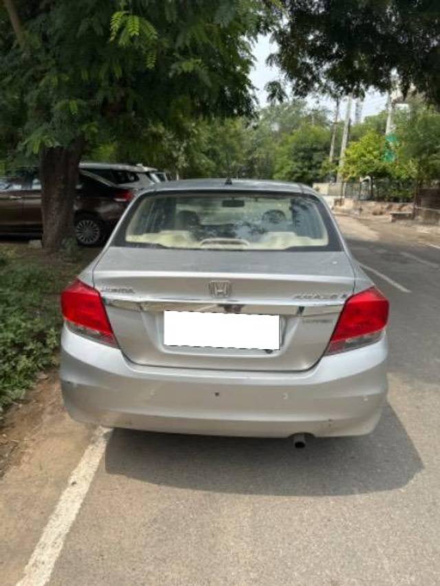 https://images10.gaadi.com/usedcar_image/4613074/original/processed_526b7eab-338d-453a-977f-c888e984ff42.jpg?imwidth=6402