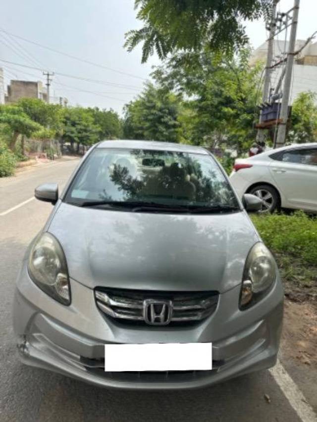 https://images10.gaadi.com/usedcar_image/4613074/original/processed_89f46b4f-3204-4939-a886-bd3de3ccc2ea.jpg?imwidth=6400