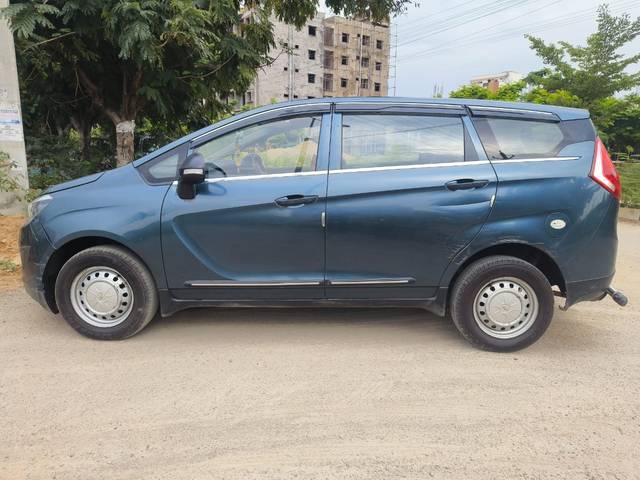 https://images10.gaadi.com/usedcar_image/4613076/original/81baa10147e97b979a9ccfbd30f4d64f.jpg?imwidth=6402