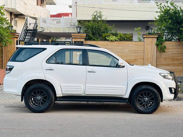 https://images10.gaadi.com/usedcar_image/4613085/original/processed_edad6b553ea6d397d76f51b6851db94c.jpeg?imwidth=6401