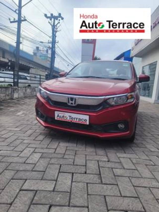 https://images10.gaadi.com/usedcar_image/4613100/original/d1c3ddc15605a4a56f158dc9b8c7e90c.jpg?imwidth=6400