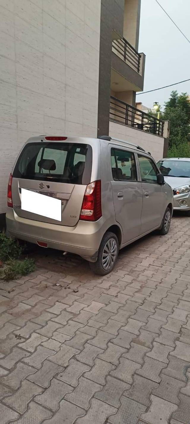 https://images10.gaadi.com/usedcar_image/4613104/original/processed_b8631ec6-3c85-40b3-bc04-45717ab2d707.jpg?imwidth=6401
