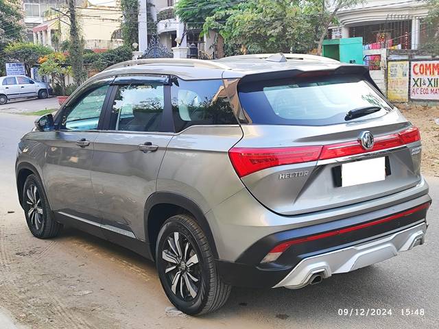 https://images10.gaadi.com/usedcar_image/4613115/original/processed_1302efe8d6639fe7a7cdf7ffb43971f9.jpeg?imwidth=6402