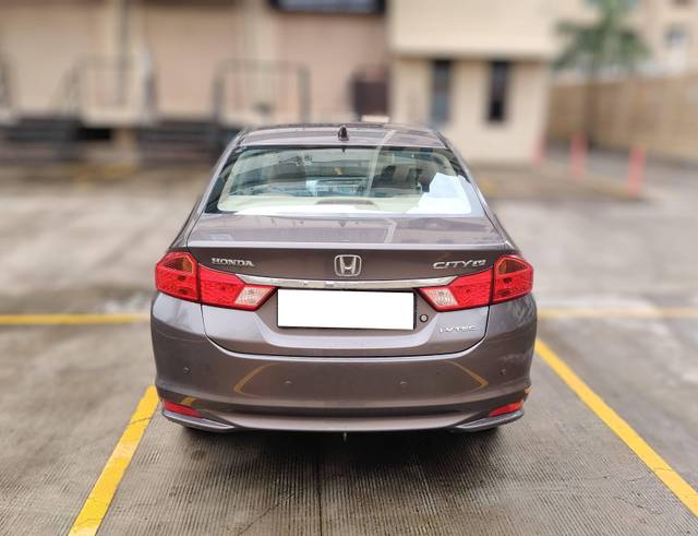 https://images10.gaadi.com/usedcar_image/4613118/original/processed_8871fd9d2561c85bd6a142c383540242.jpg?imwidth=6401