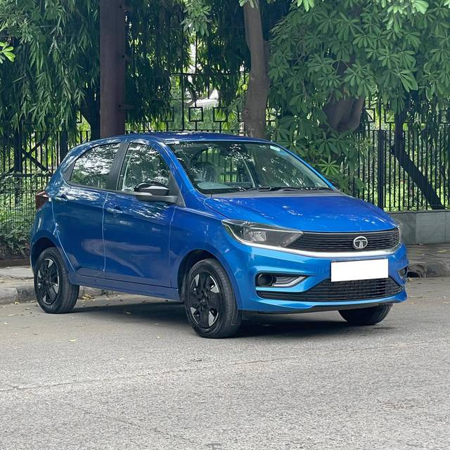 https://images10.gaadi.com/usedcar_image/4613126/original/processed_921da31e57bb945e1ecc7a18cf6931ff.jpg?imwidth=6400