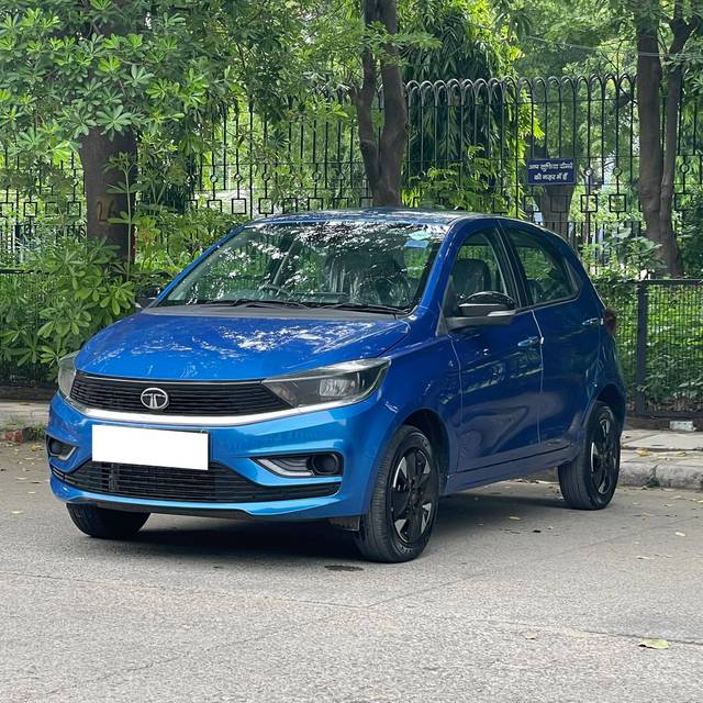 https://images10.gaadi.com/usedcar_image/4613126/original/processed_ba98c4810a301205bda2051326324407.jpg?imwidth=6402