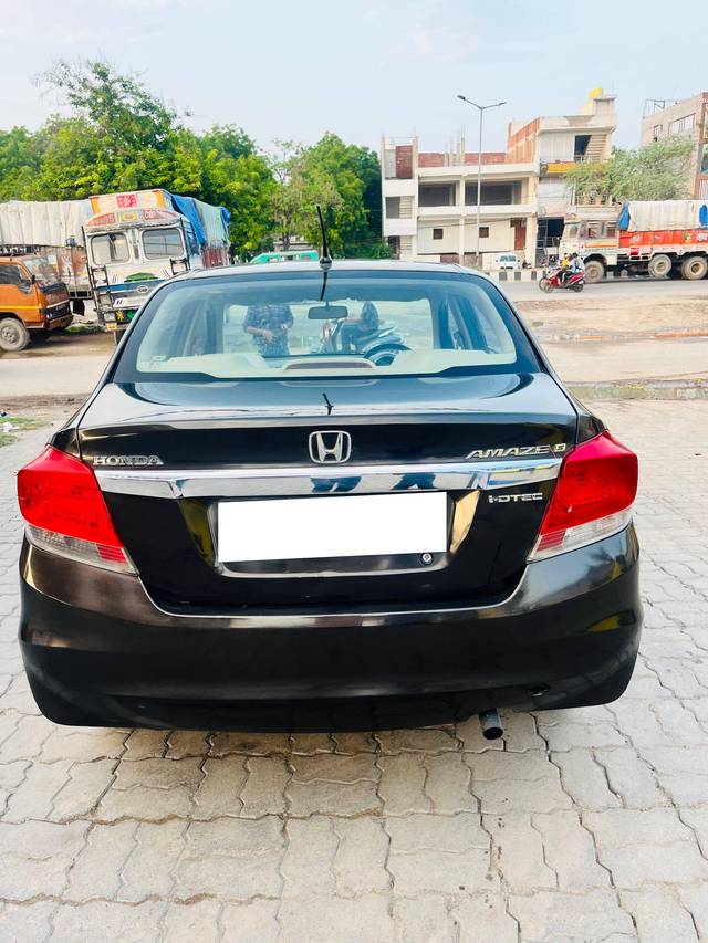 https://images10.gaadi.com/usedcar_image/4613129/original/processed_5421d61ab8c24546bb139c046de847c3.jpg?imwidth=6402