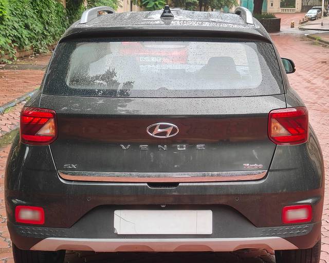 https://images10.gaadi.com/usedcar_image/4613131/original/processed_550ca4cb44f5211c3a995be04ffae2d2.jpg?imwidth=6402
