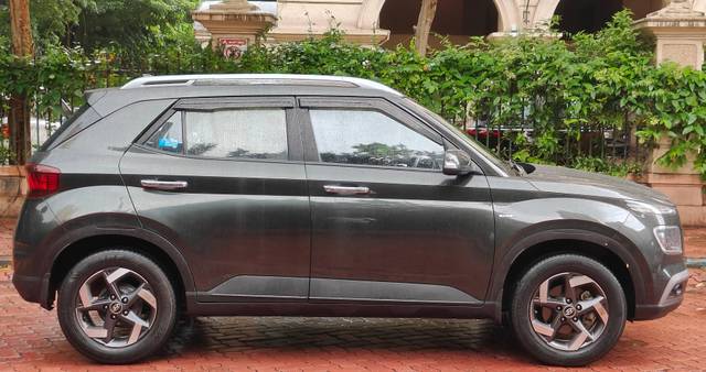 https://images10.gaadi.com/usedcar_image/4613131/original/processed_c993808bc401e9d32e02724f436c84d7.jpg?imwidth=6401