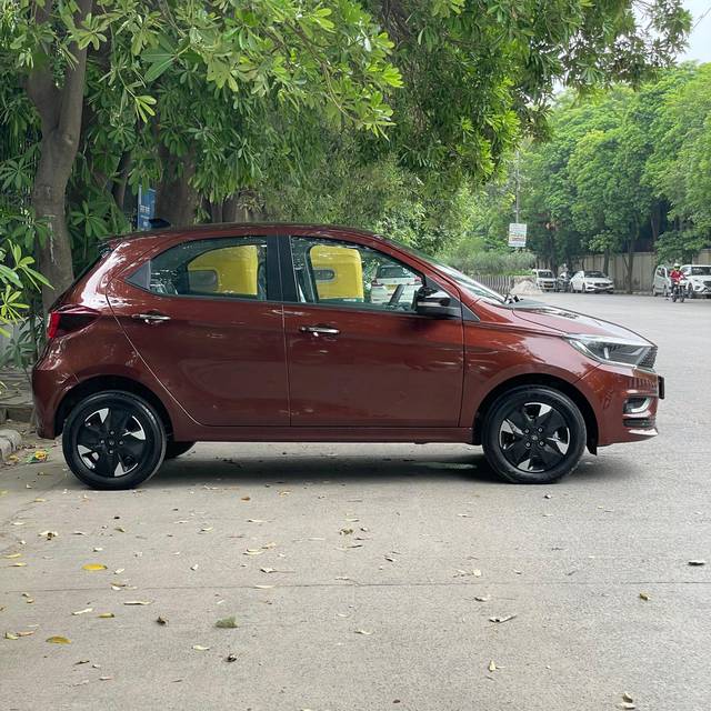 https://images10.gaadi.com/usedcar_image/4613136/original/d156cf1c7cd9dc4f117345302f9b86c7.jpg?imwidth=6401