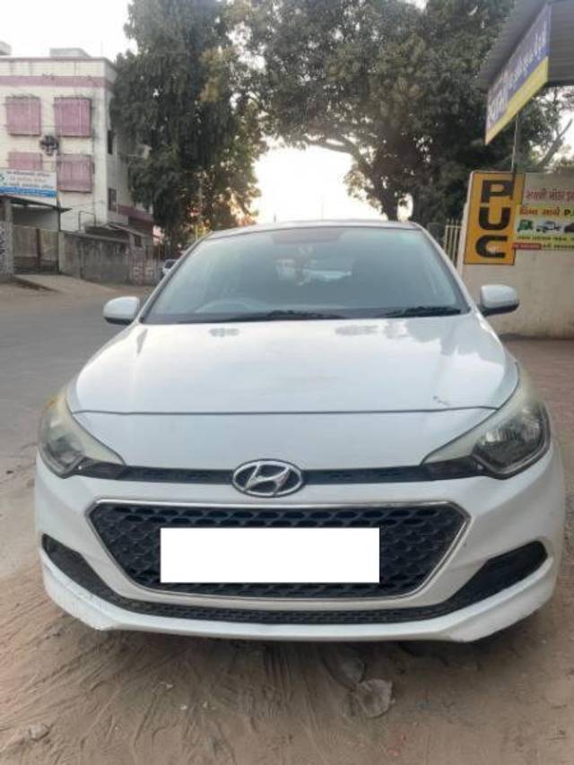 https://images10.gaadi.com/usedcar_image/4613138/original/processed_14d35a16-2150-4494-a178-212481e555e2.jpg?imwidth=6400