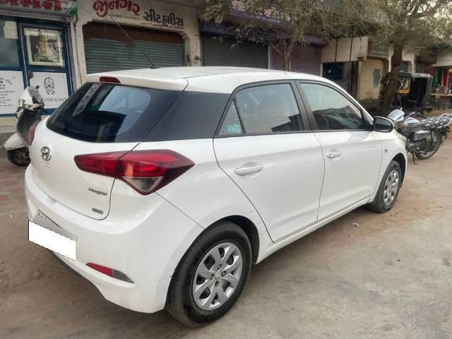 https://images10.gaadi.com/usedcar_image/4613138/original/processed_dcad8be9-f161-4c1a-bf08-e6bd96ccf78d.jpg?imwidth=6402