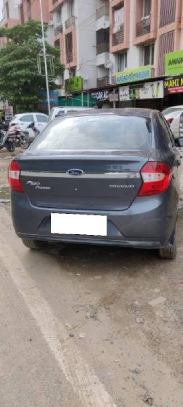 https://images10.gaadi.com/usedcar_image/4613139/original/processed_f25f1989-8cdc-4b33-bbc5-148cd0d12f6e.jpg?imwidth=6401