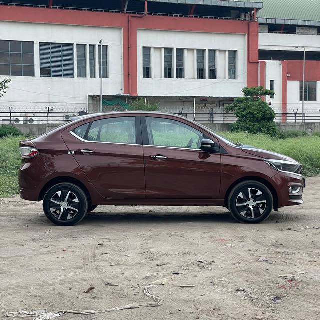 https://images10.gaadi.com/usedcar_image/4613145/original/bda7ad82faa4f3f3a40e60fbece3a87d.jpg?imwidth=6401