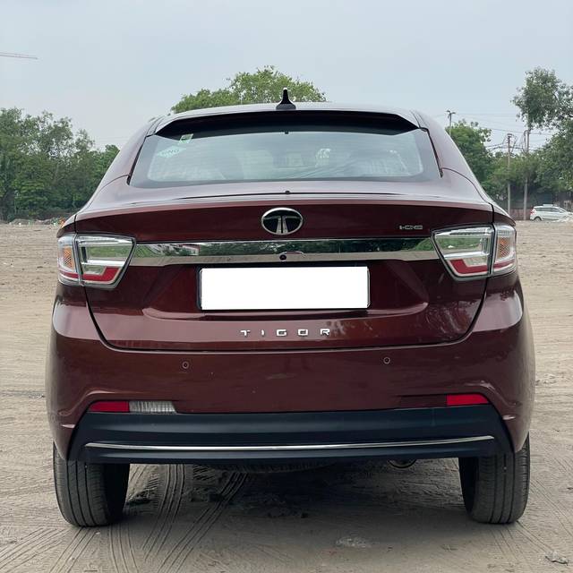 https://images10.gaadi.com/usedcar_image/4613145/original/processed_cfbf1a3826ddbee35148d1573db6b903.jpg?imwidth=6402