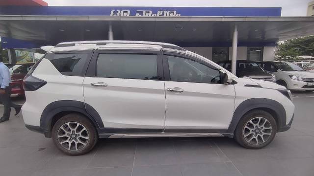 https://images10.gaadi.com/usedcar_image/4613146/original/processed_e325bf9da8dcecf3b9614a1f9a9e7e8c.jpg?imwidth=6401