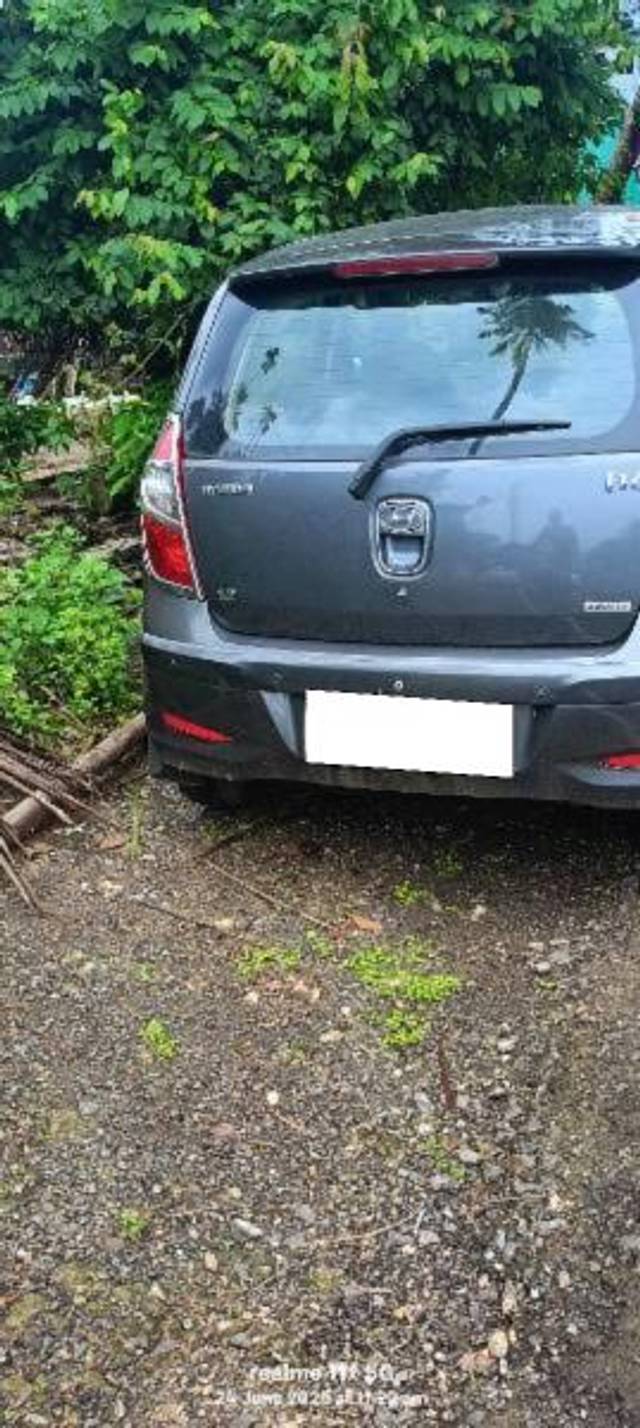 https://images10.gaadi.com/usedcar_image/4613147/original/processed_c319c4d0-79f1-4dd3-b8ed-0ae99d366aa6.jpg?imwidth=6401