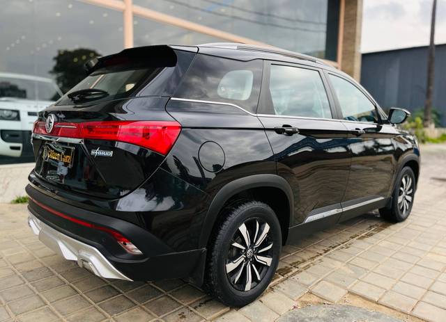 https://images10.gaadi.com/usedcar_image/4613148/original/processed_4abbf559ea5f95f1025de71c53700998.jpg?imwidth=6401