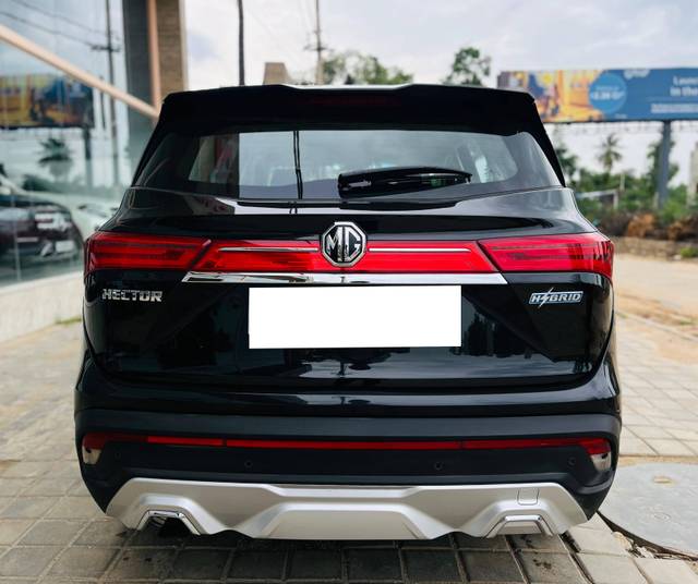 https://images10.gaadi.com/usedcar_image/4613148/original/processed_b3f2052a80e866d082b2ed359f3c40e9.jpg?imwidth=6402