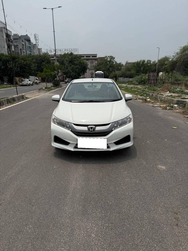 https://images10.gaadi.com/usedcar_image/4613155/original/processed_315d86d7f2b8526d51b76a1b8d2ac0de.jpg?imwidth=6400