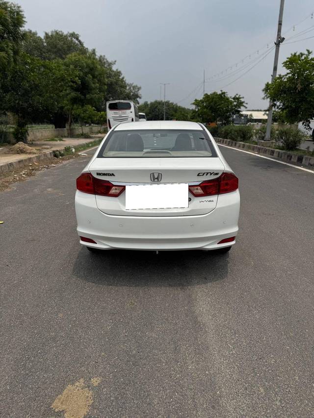 https://images10.gaadi.com/usedcar_image/4613155/original/processed_7438f01779cdc1a1feccb01d1064d333.jpg?imwidth=6402