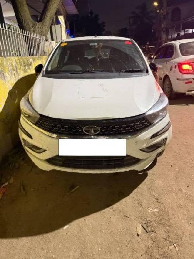 https://images10.gaadi.com/usedcar_image/4613173/original/processed_e85dde70-5196-4f70-a769-0937e9ab607a.jpeg?imwidth=6400