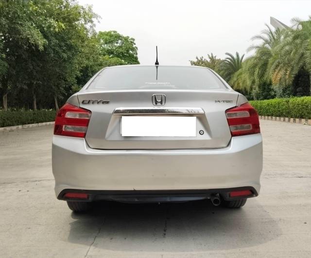 https://images10.gaadi.com/usedcar_image/4613240/original/processed_9c93ad8397c14349ed7228f78c5c17e8.jpg?imwidth=6401