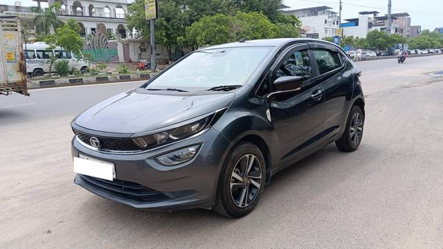https://images10.gaadi.com/usedcar_image/4613251/original/processed_134376d28d1ba07c327802a59bec6d95.jpg?imwidth=6402