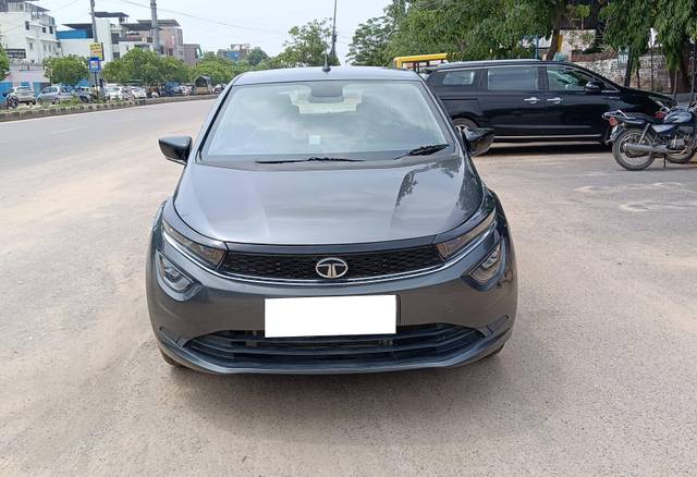 https://images10.gaadi.com/usedcar_image/4613251/original/processed_57f3b0b9d6bb6902e0b9fac3847a42a0.jpg?imwidth=6401