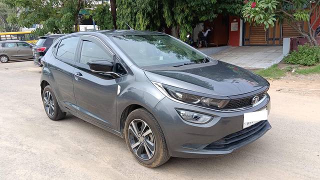 https://images10.gaadi.com/usedcar_image/4613251/original/processed_598135834dae198b193ff849d7cd2fd0.jpg?imwidth=6400