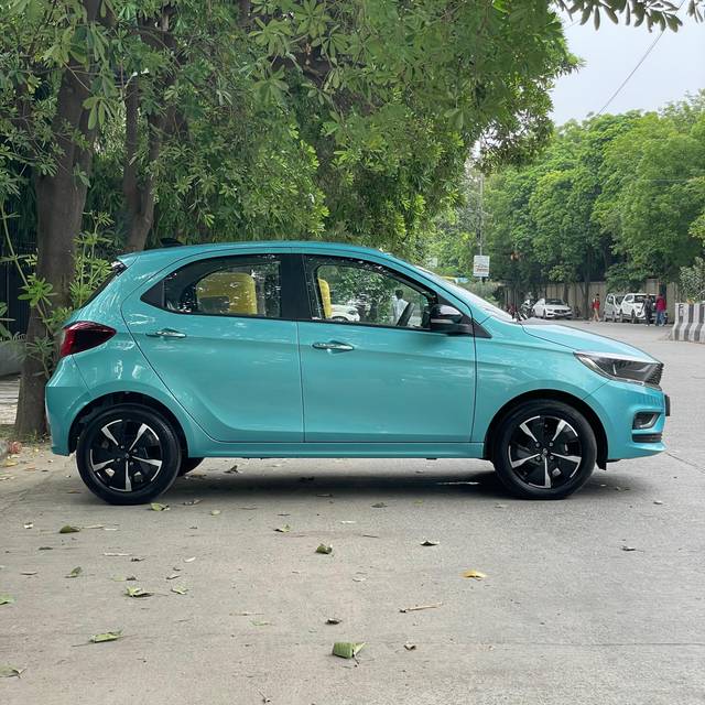 https://images10.gaadi.com/usedcar_image/4613257/original/3a17d1534be3e4dfa65da38bc662c7c8.jpg?imwidth=6401