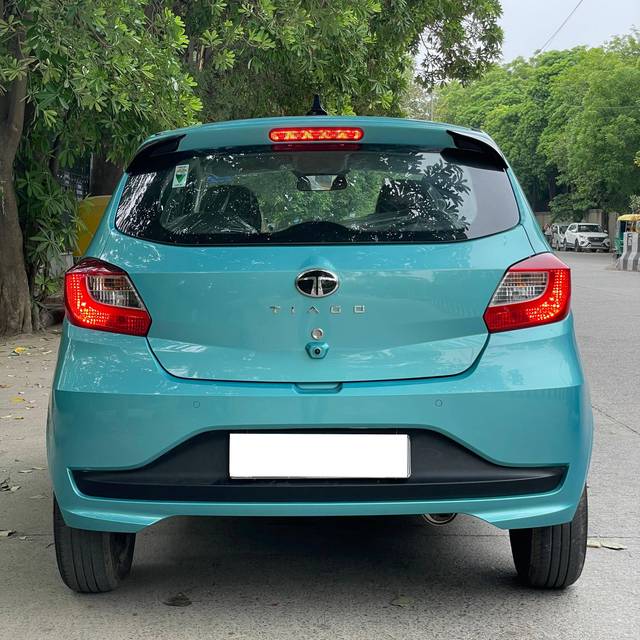 https://images10.gaadi.com/usedcar_image/4613257/original/processed_4fd76d1d375434afc64f4b971b95ae26.jpg?imwidth=6402