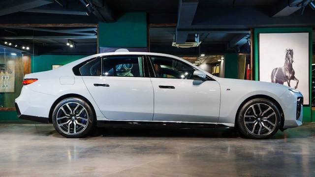 https://images10.gaadi.com/usedcar_image/4613264/original/processed_a102606b0a39d9d083476755845c9c3f.jpeg?imwidth=6401