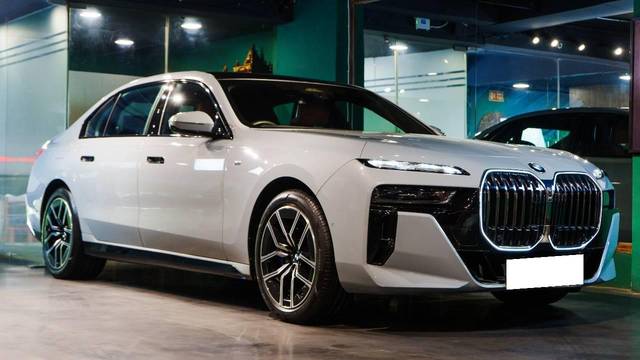 https://images10.gaadi.com/usedcar_image/4613264/original/processed_a6e2ddd123ea35a813a56d3c6c69d980.jpeg?imwidth=6400