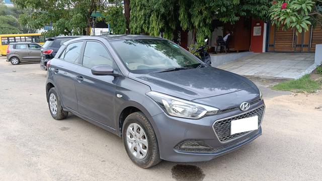 https://images10.gaadi.com/usedcar_image/4613277/original/processed_263b61f55733fdb5ced78698944c5d22.jpg?imwidth=6400