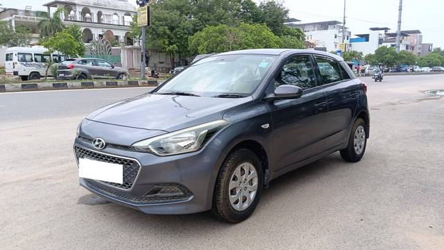 https://images10.gaadi.com/usedcar_image/4613277/original/processed_44a15d6dbc010dfcff3656f5a30c6570.jpg?imwidth=6401