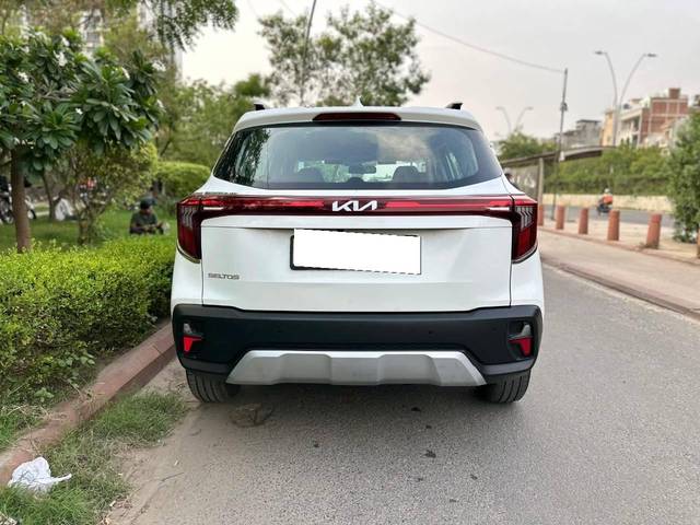 https://images10.gaadi.com/usedcar_image/4613283/original/processed_ee09032d1ec8453ae3a1b689b11296d1.jpg?imwidth=6401