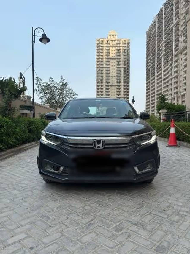 https://images10.gaadi.com/usedcar_image/4613317/original/adc92dd2-5433-4f54-bb8c-7a1abc09ead1.png?imwidth=6400
