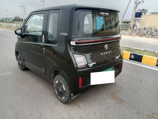 https://images10.gaadi.com/usedcar_image/4613319/original/processed_f0cafb51b69ee83bd3cb6a466f11581b.jpg?imwidth=6402