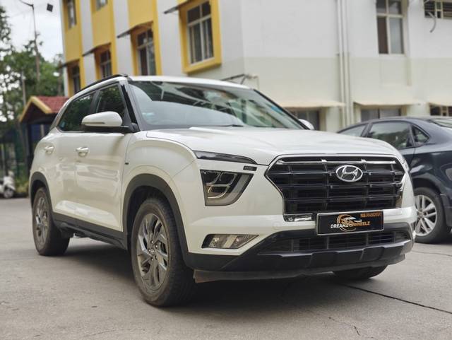 https://images10.gaadi.com/usedcar_image/4613323/original/processed_3feab8c7ff94d4f299f527ee8a8e153a.jpg?imwidth=6400