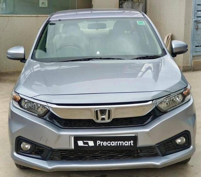 https://images10.gaadi.com/usedcar_image/4613326/original/processed_1d9ef2abafbd99a331871308e221340c.jpeg?imwidth=6400