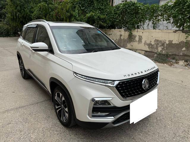 https://images10.gaadi.com/usedcar_image/4613379/original/processed_e747991e509be0b1b1cf25549760fbd5.jpg?imwidth=6401