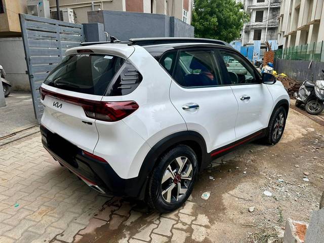 https://images10.gaadi.com/usedcar_image/4613382/original/processed_439c2521f7a4ff9c3f0f0679e0db3f89.jpg?imwidth=6401