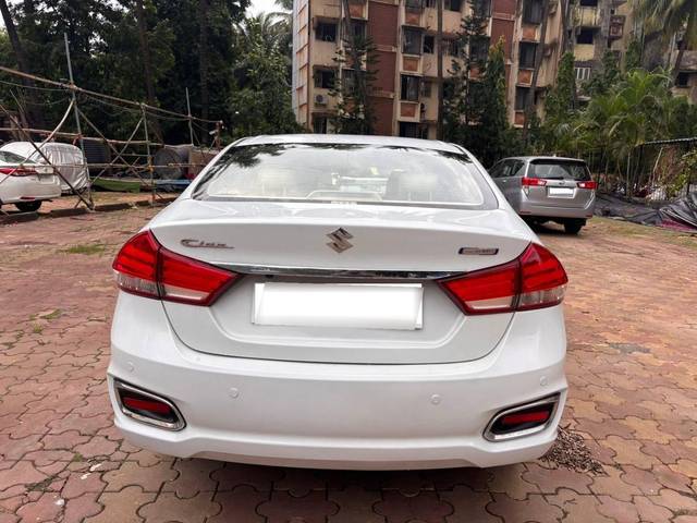 https://images10.gaadi.com/usedcar_image/4613388/original/processed_e35ac3f6682853fe0edb328b8e2d78d7.jpg?imwidth=6402
