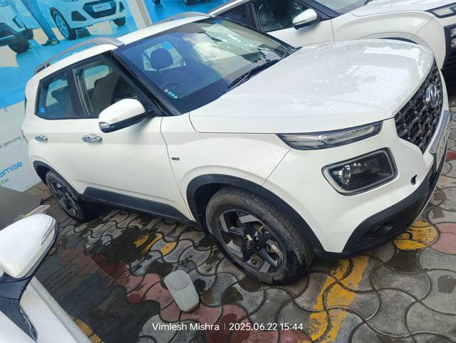 https://images10.gaadi.com/usedcar_image/4613389/original/processed_110fe4f5a5e4675c44b31a034af93288.jpg?imwidth=6402