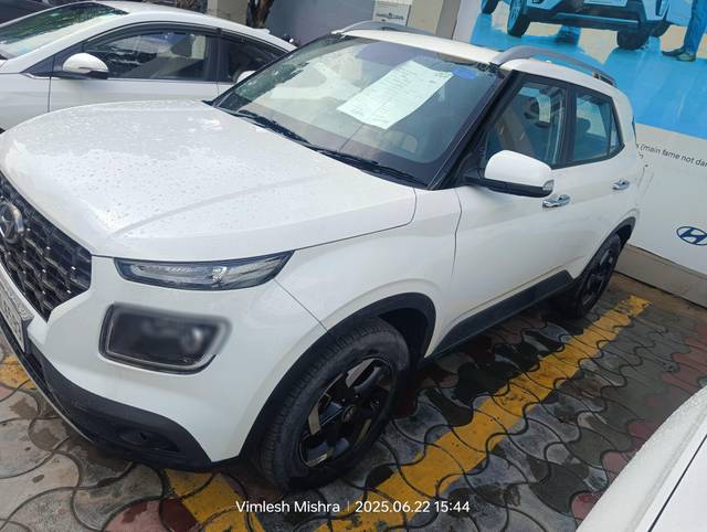 https://images10.gaadi.com/usedcar_image/4613389/original/processed_2b747dce530ee4f3ebe3f49e74967002.jpg?imwidth=6401